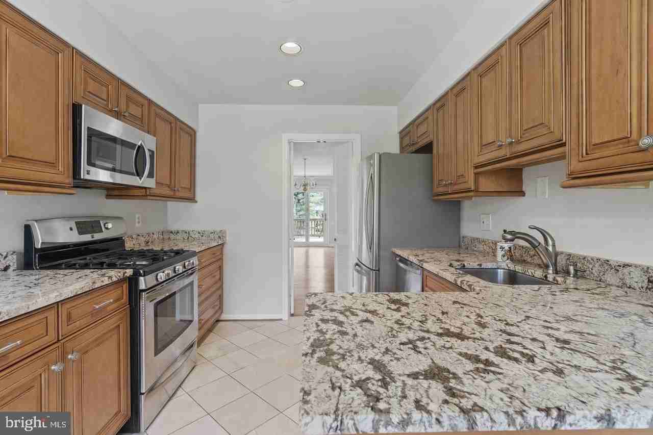 11817 Becket St - Photo 4 of 24