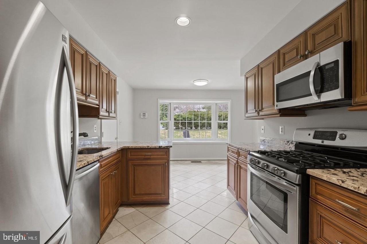 11817 Becket St - Photo 5 of 24