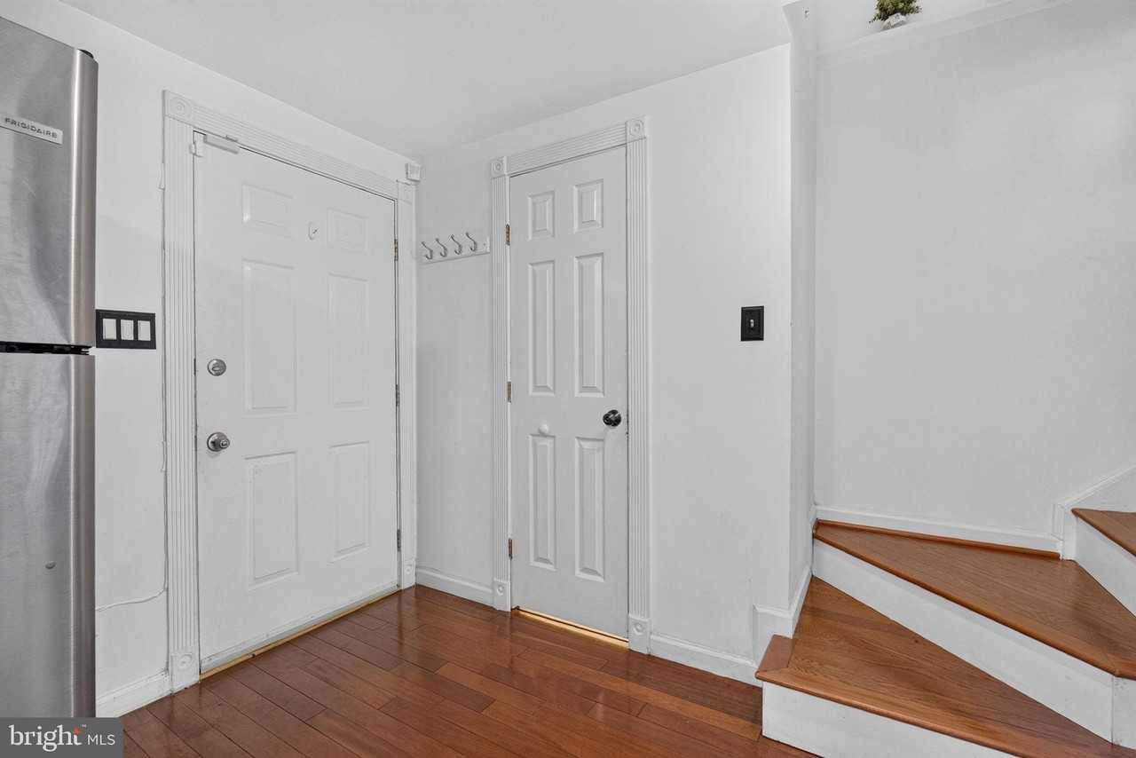 10522 Lime Tree Way - Photo 5 of 33