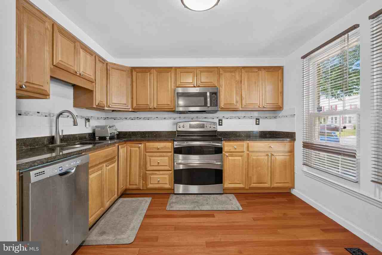 10522 Lime Tree Way - Photo 6 of 33