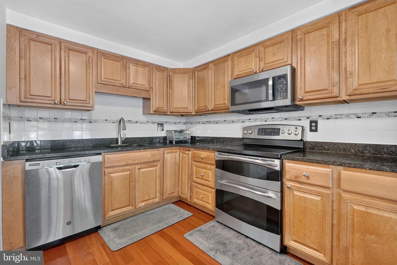 10522 Lime Tree Way - Photo 7 of 33