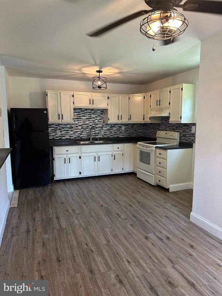 914 W Summer Rd - Photo 4 of 18
