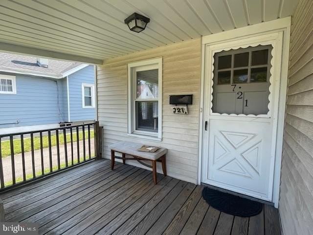 721 Mayflower Ave - Photo 2 of 27