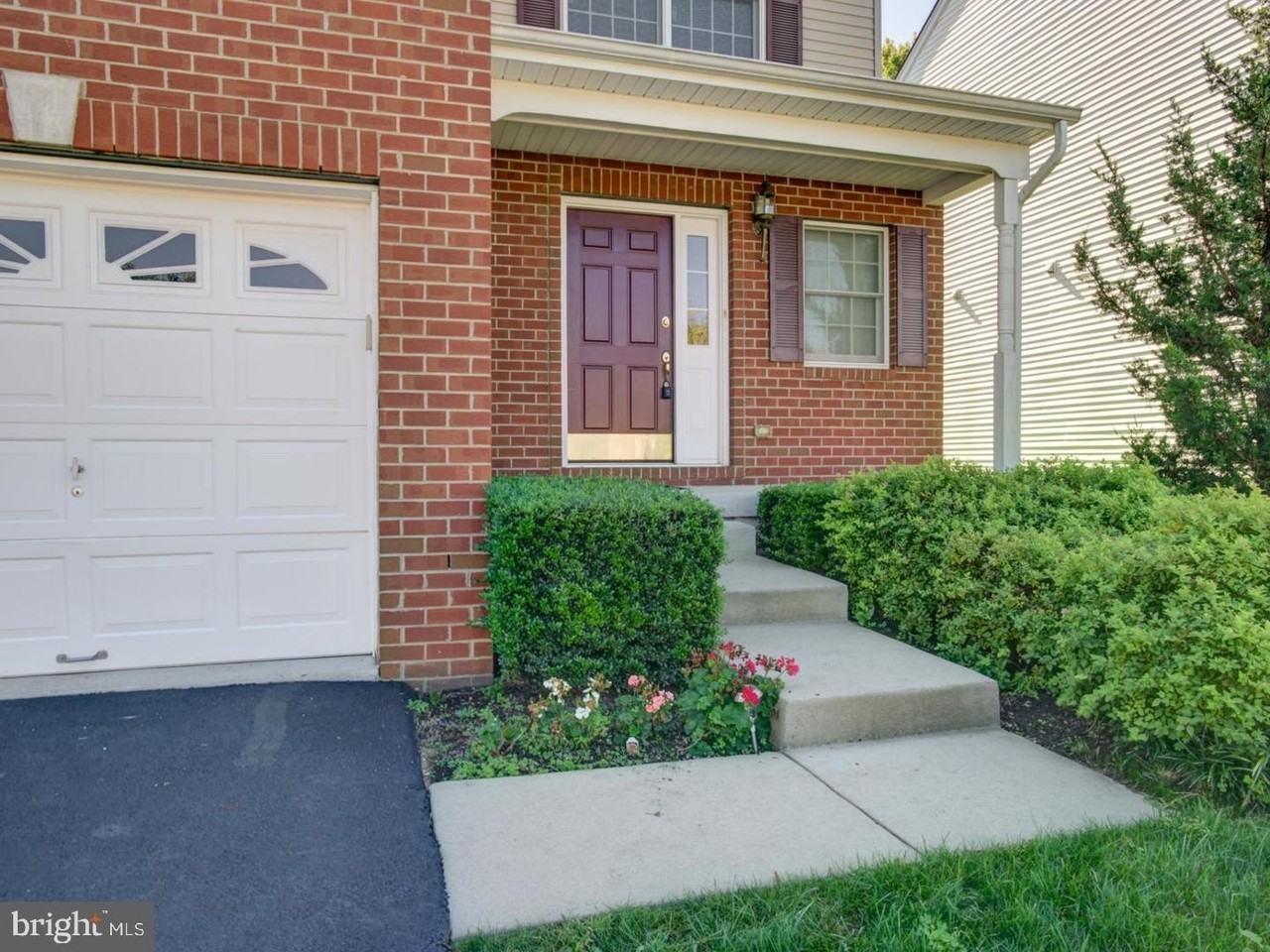 30 Lockwood Dr - Photo 3 of 22