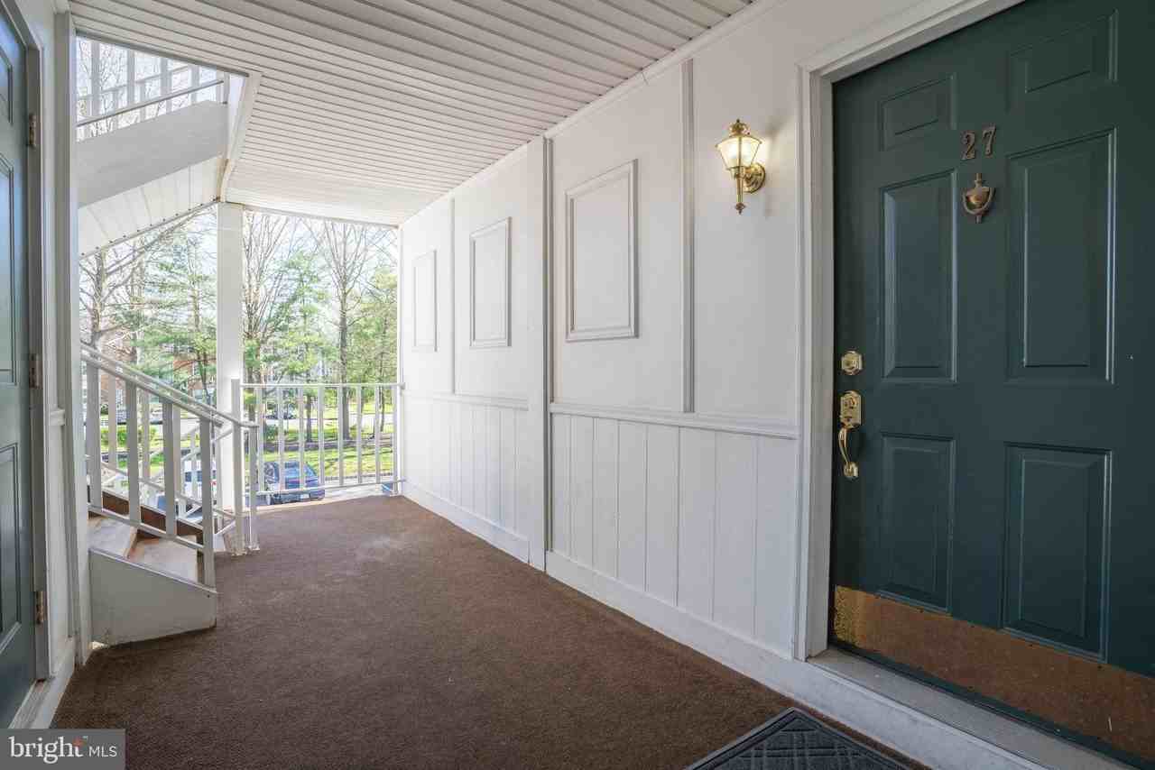 27 Chambord Ct - Photo 2 of 23