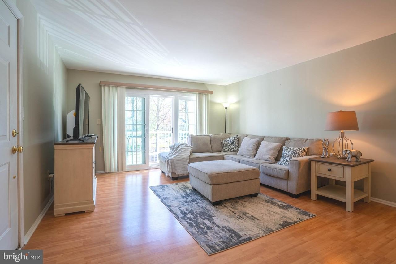 27 Chambord Ct - Photo 4 of 23