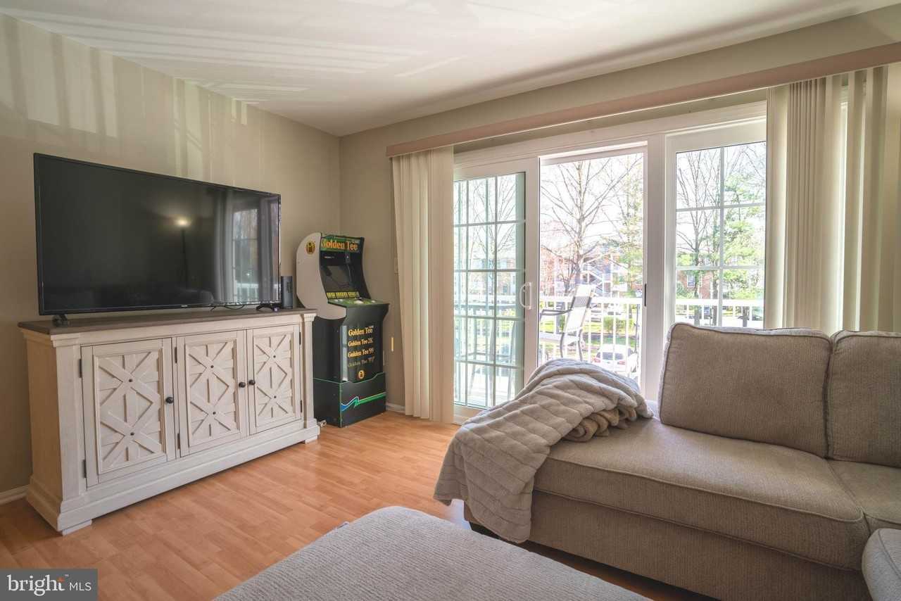 27 Chambord Ct - Photo 6 of 23