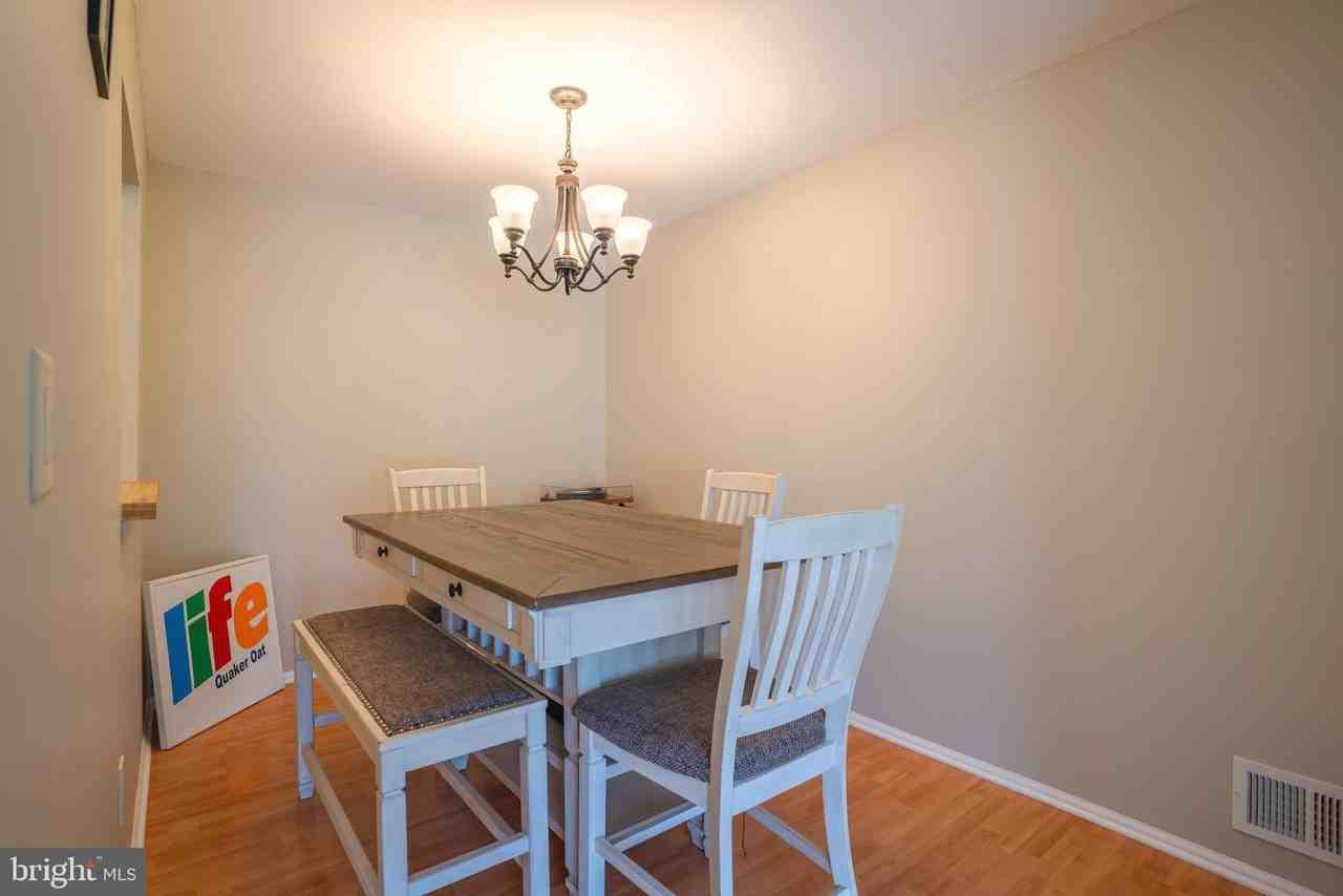 27 Chambord Ct - Photo 7 of 23