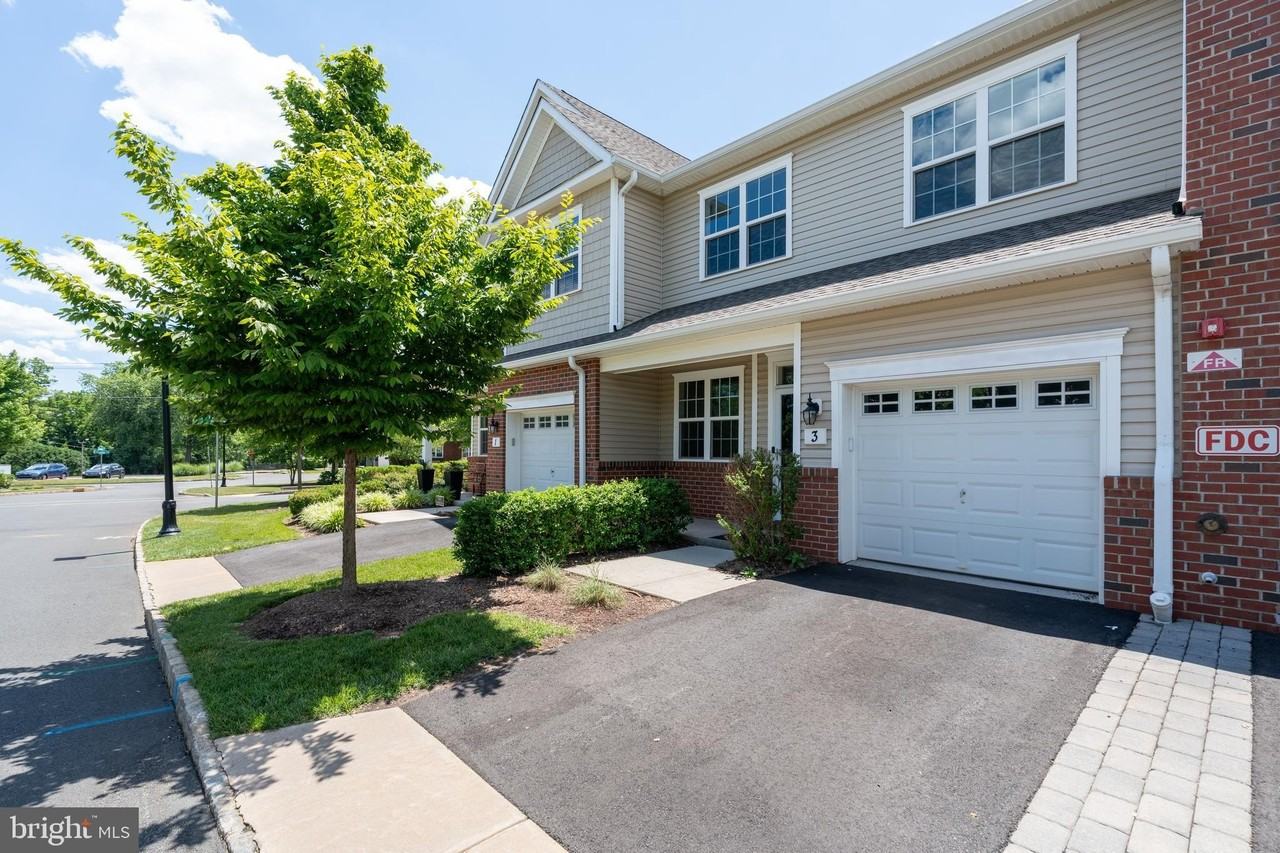 3 Cannon Dr - Photo 2 of 48
