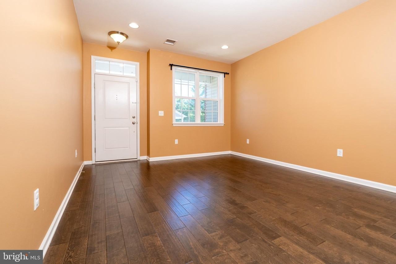 3 Cannon Dr - Photo 4 of 48