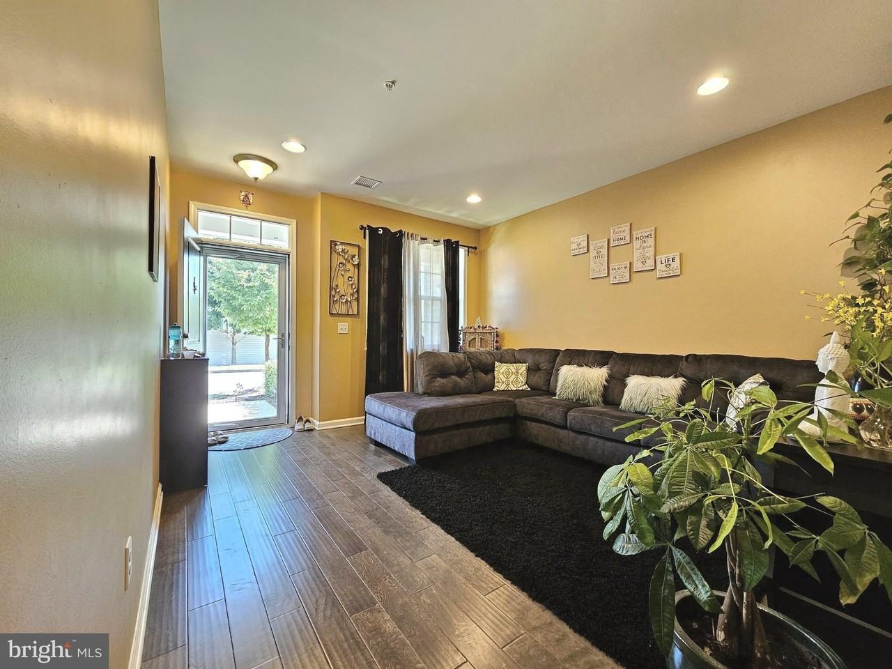 3 Cannon Dr - Photo 5 of 48