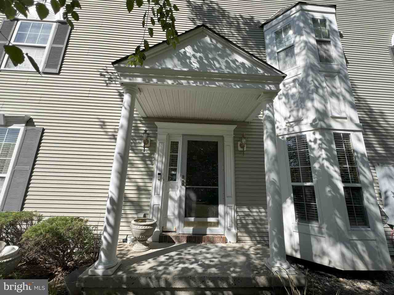 301 Park Knl - Photo 2 of 36