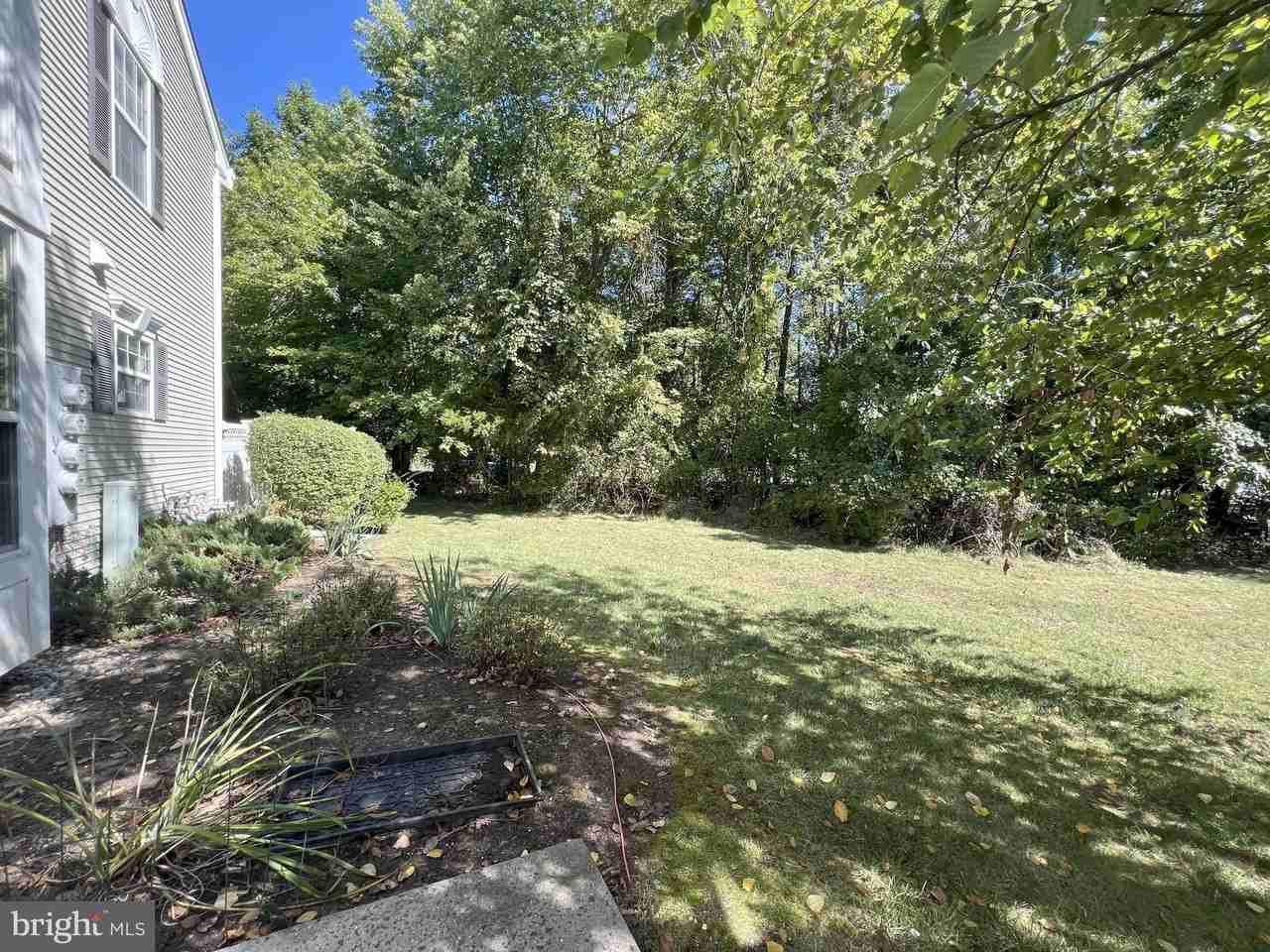 301 Park Knl - Photo 3 of 36