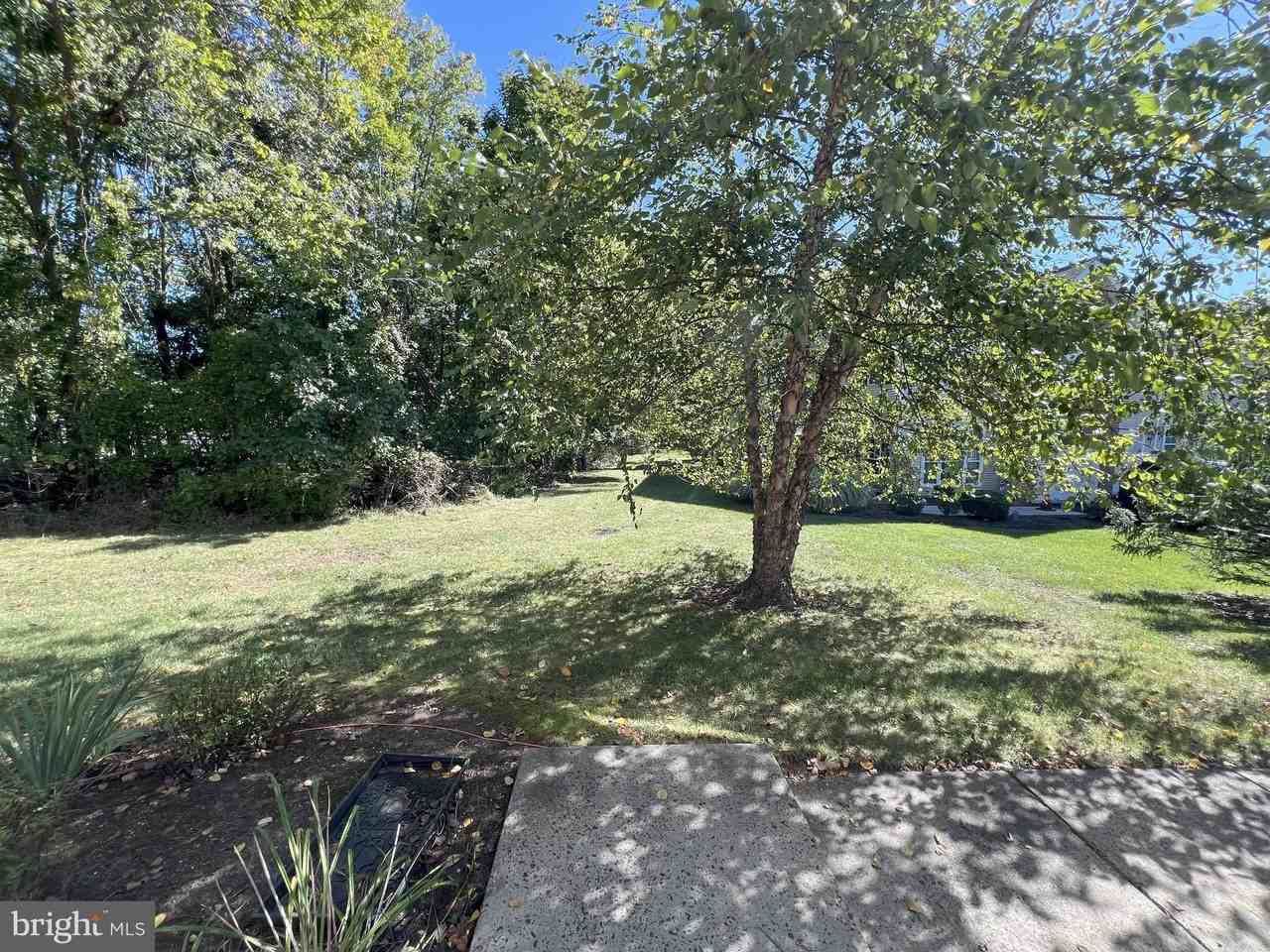 301 Park Knl - Photo 4 of 36