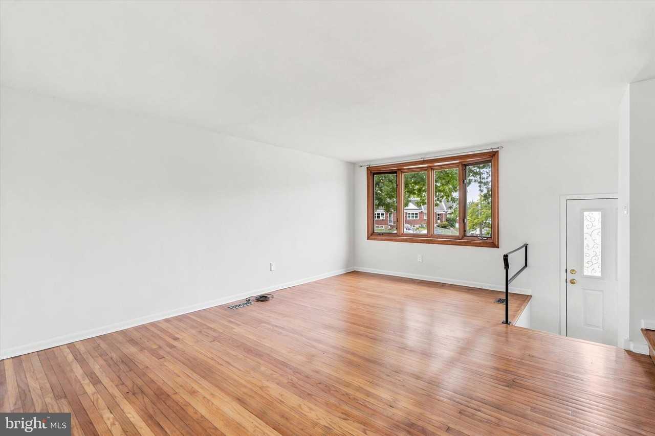 889 Oxford Ave - Photo 3 of 15