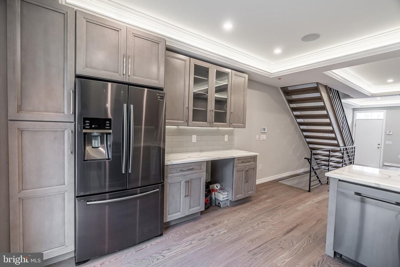 2233 Kimball St - Photo 3 of 38