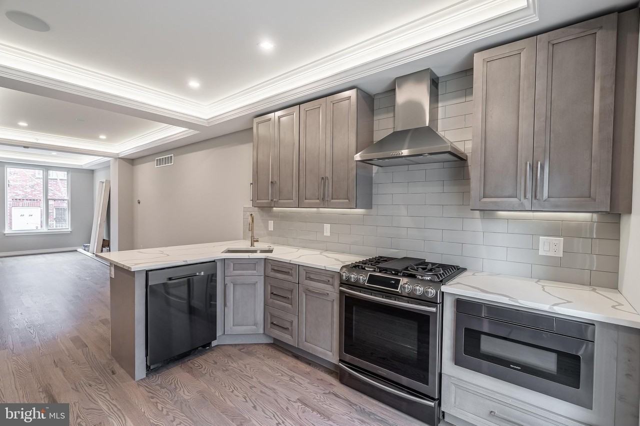 2233 Kimball St - Photo 4 of 38