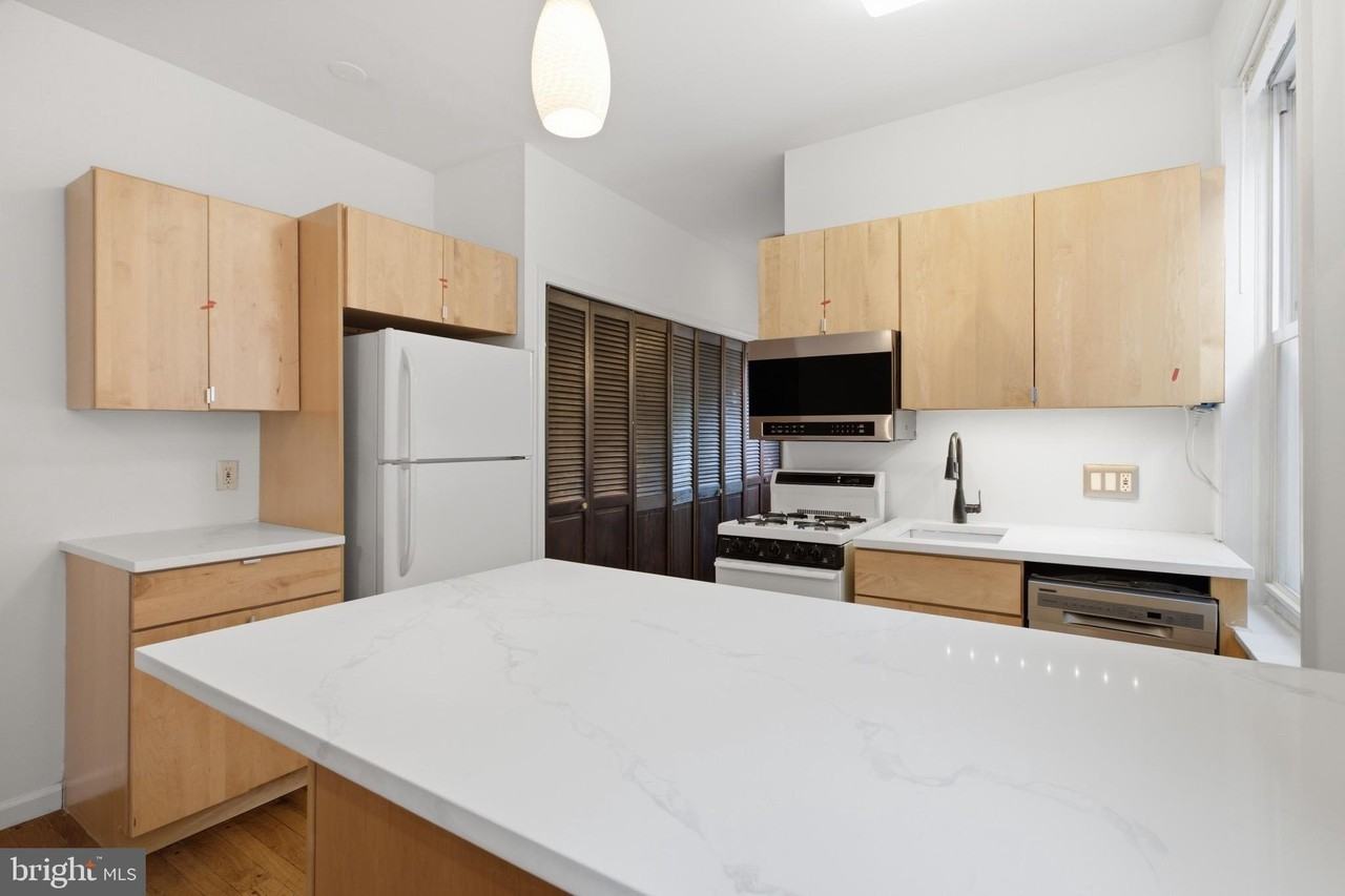 747 S 2nd St #2 - Photo 5 of 14
