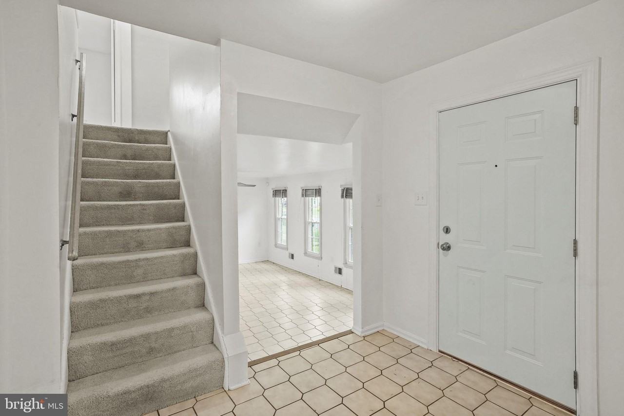 9086 Brook Ford Rd - Photo 4 of 39