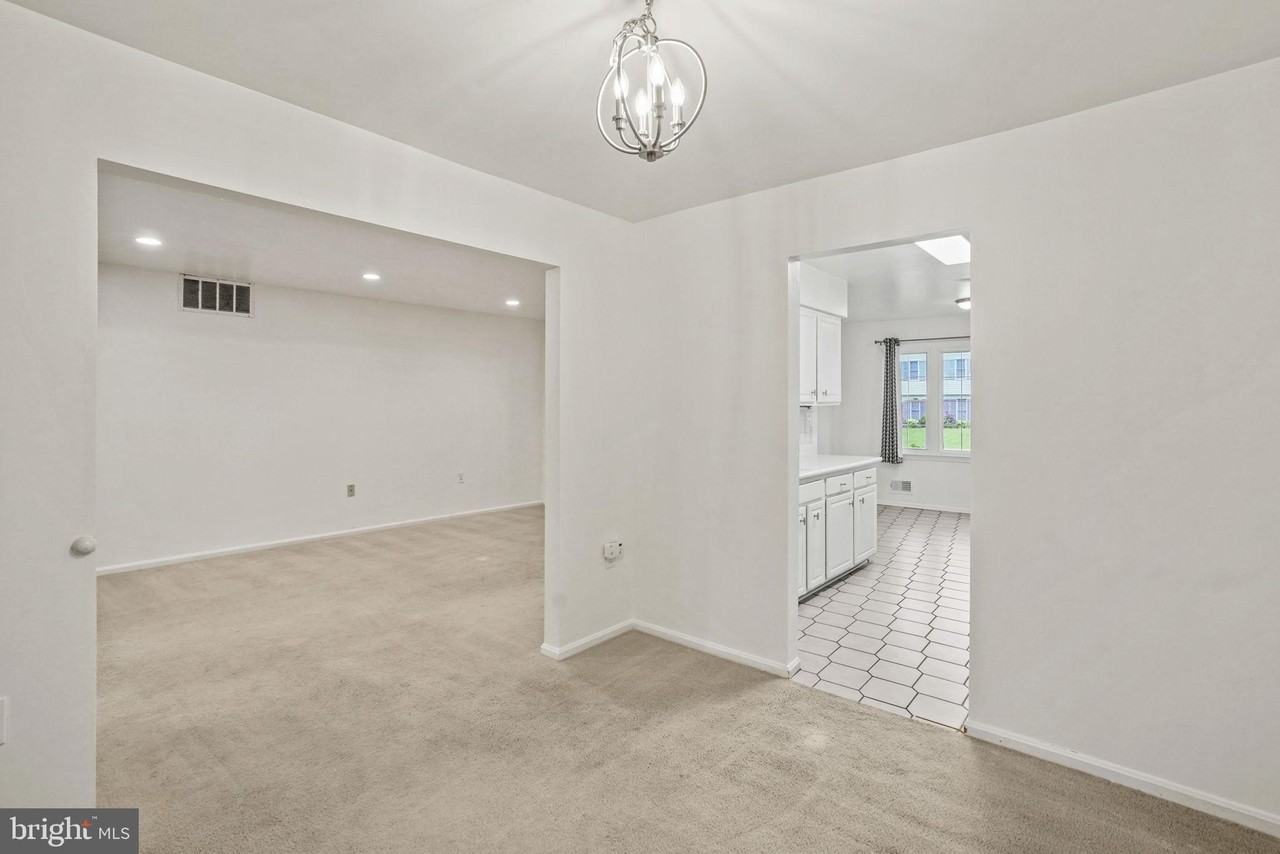 9086 Brook Ford Rd - Photo 7 of 39