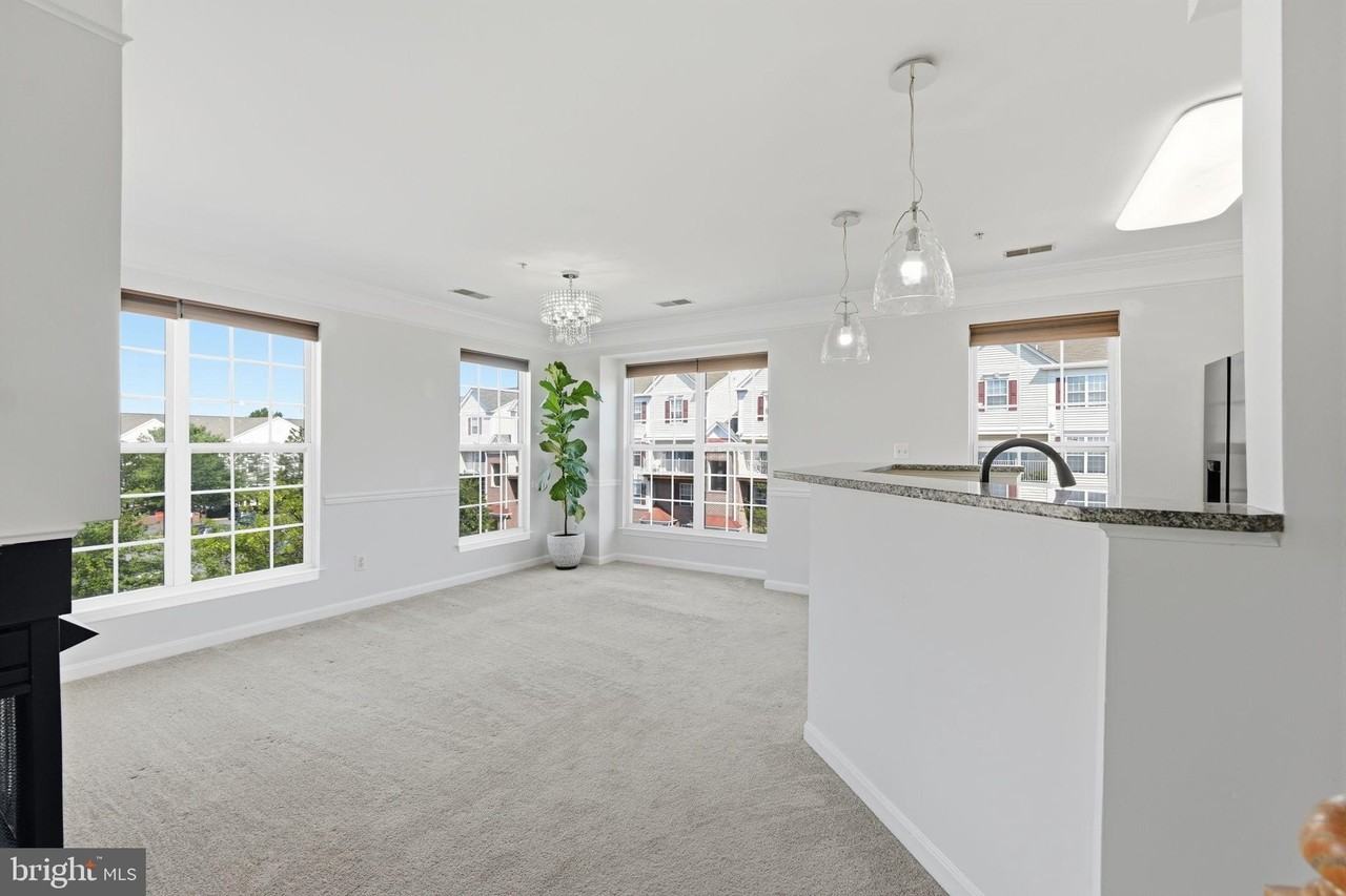 2489 Quick St #304 - Photo 5 of 34