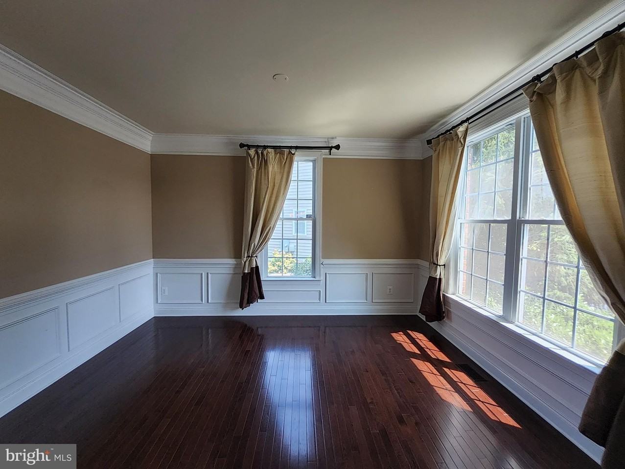 15204 Grigsby Pl - Photo 5 of 31