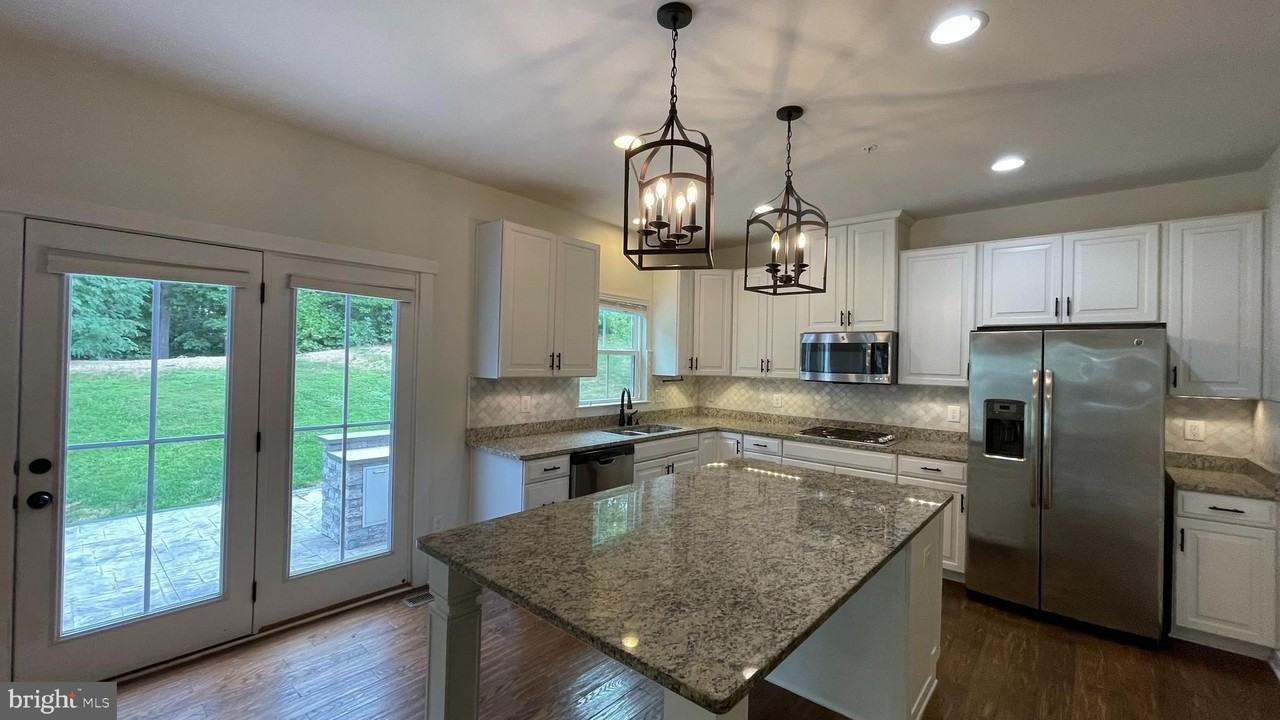 2309 Harmsworth Dr - Photo 2 of 24