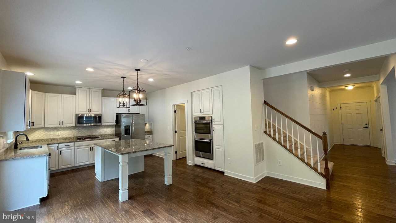 2309 Harmsworth Dr - Photo 3 of 24