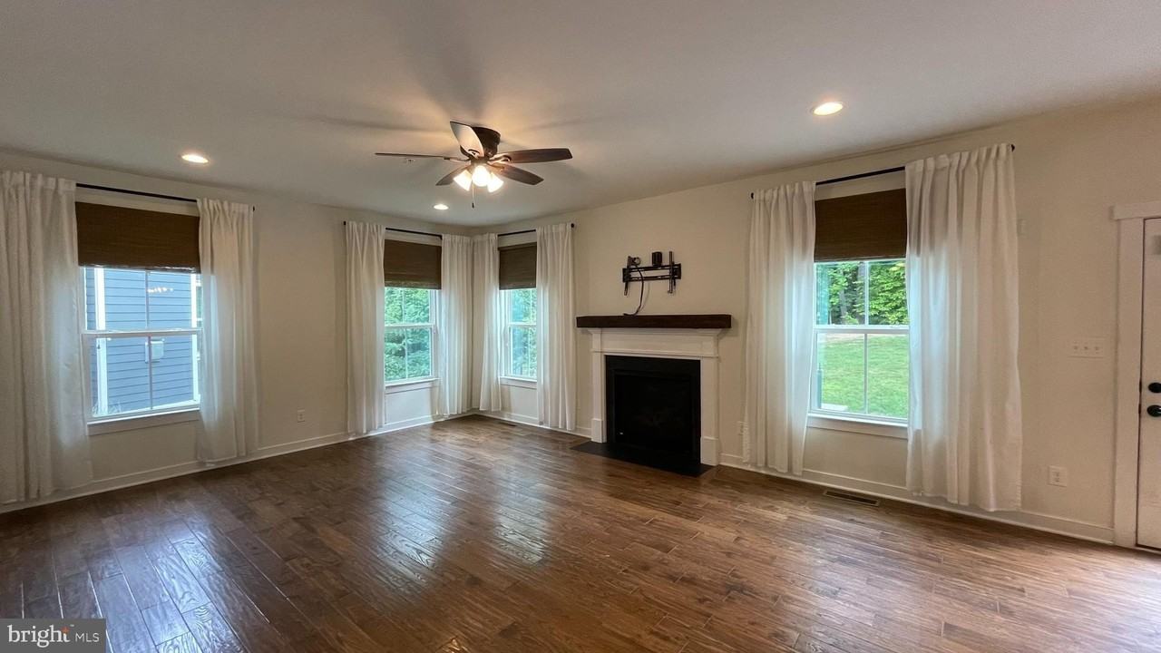 2309 Harmsworth Dr - Photo 5 of 24