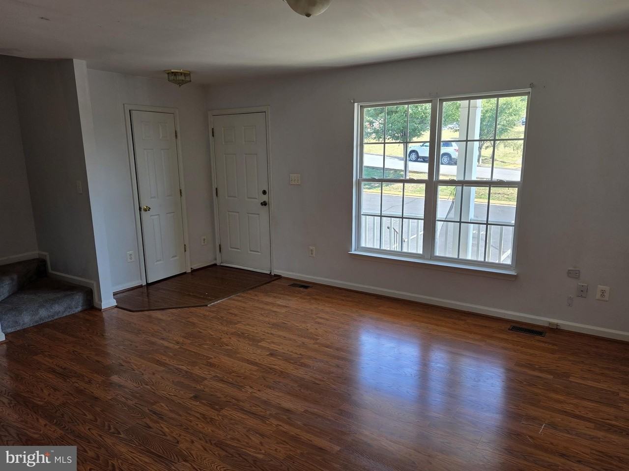 404 Pendleton Ln - Photo 3 of 29