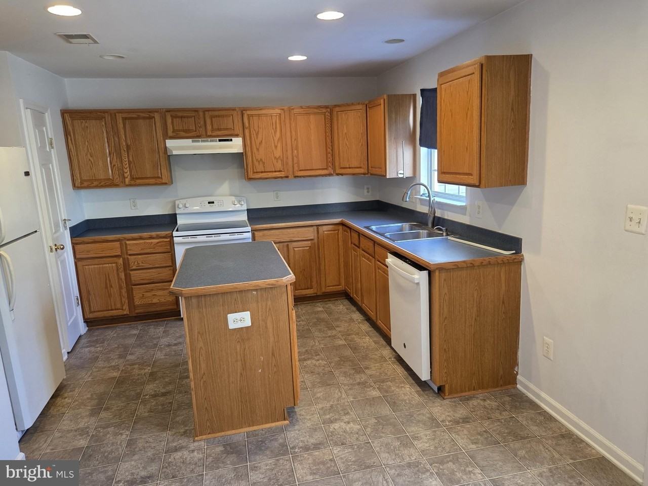 404 Pendleton Ln - Photo 7 of 29