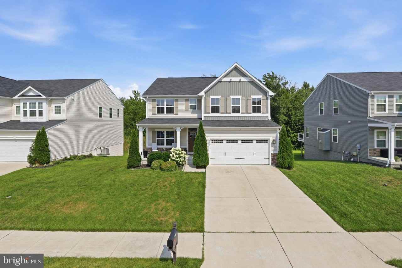 9202 Wood Creek Cir - Photo 4 of 50