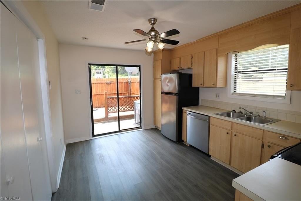 1600 Windsong Ct - Photo 4 of 13