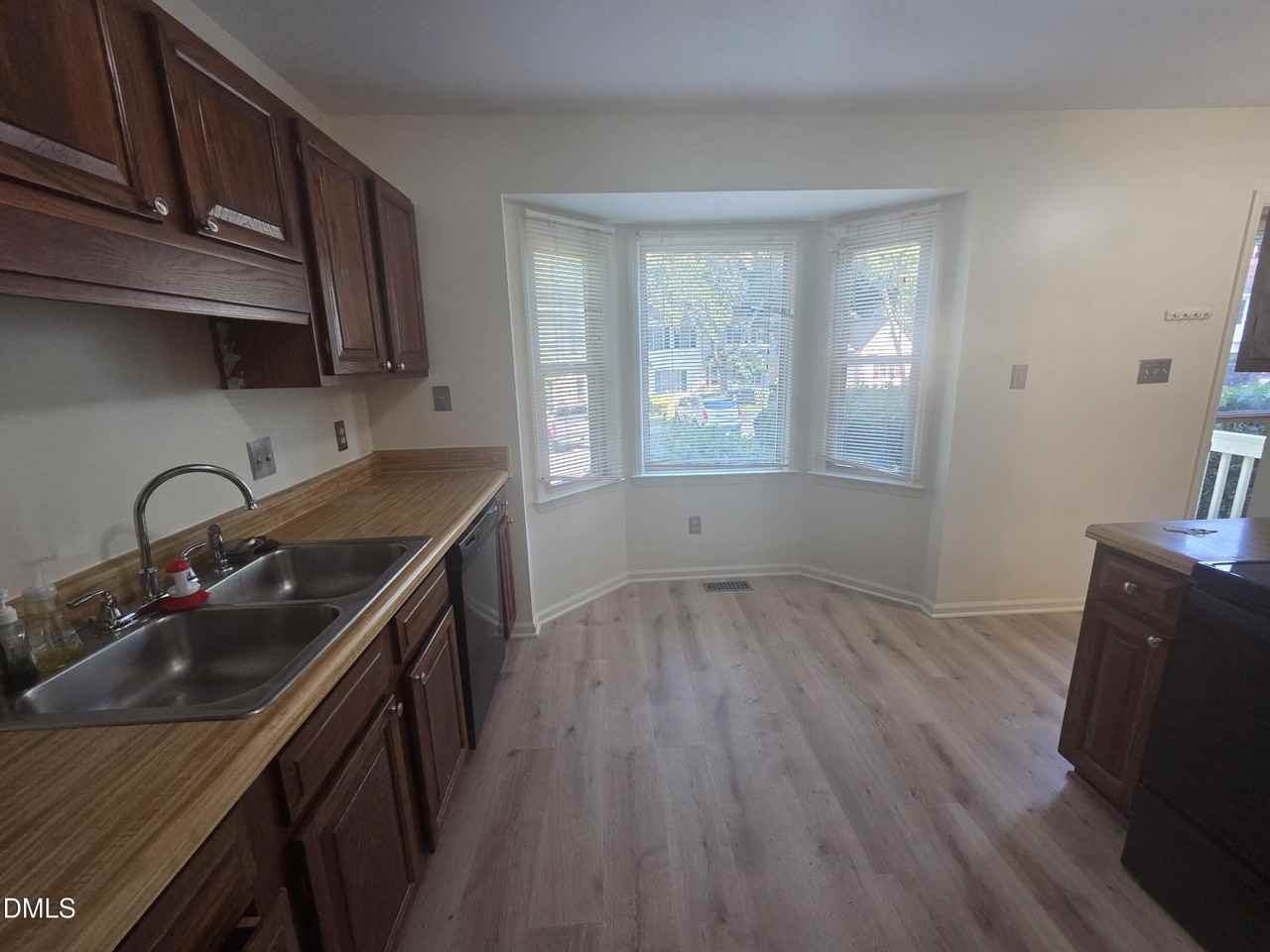 6550 Thetford Ct - Photo 2 of 16