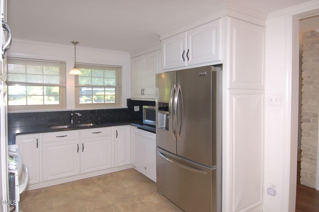 706 Smedes Pl - Photo 4 of 21