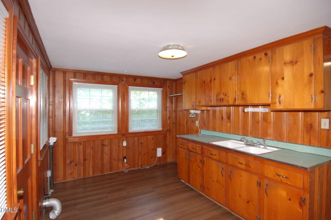 706 Smedes Pl - Photo 7 of 21