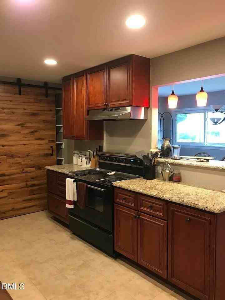 2824 Crestline Ave - Photo 5 of 30