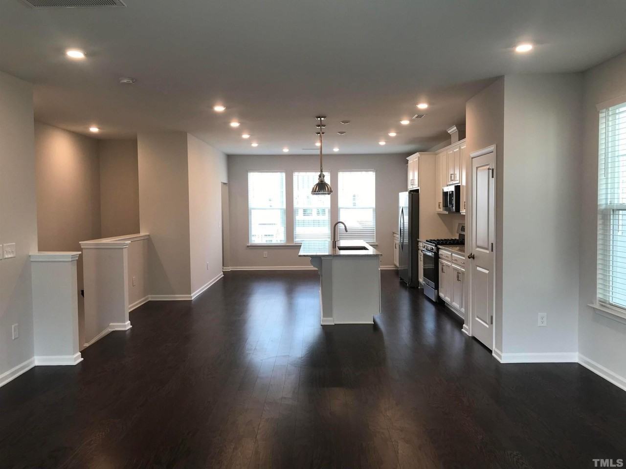1042 Commack Dr - Photo 2 of 29