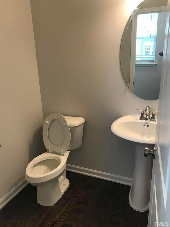 1042 Commack Dr - Photo 7 of 29