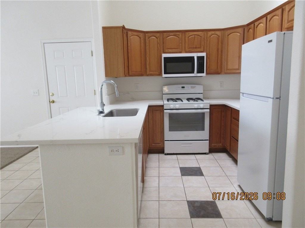 969 E Beverly Ave - Photo 3 of 13