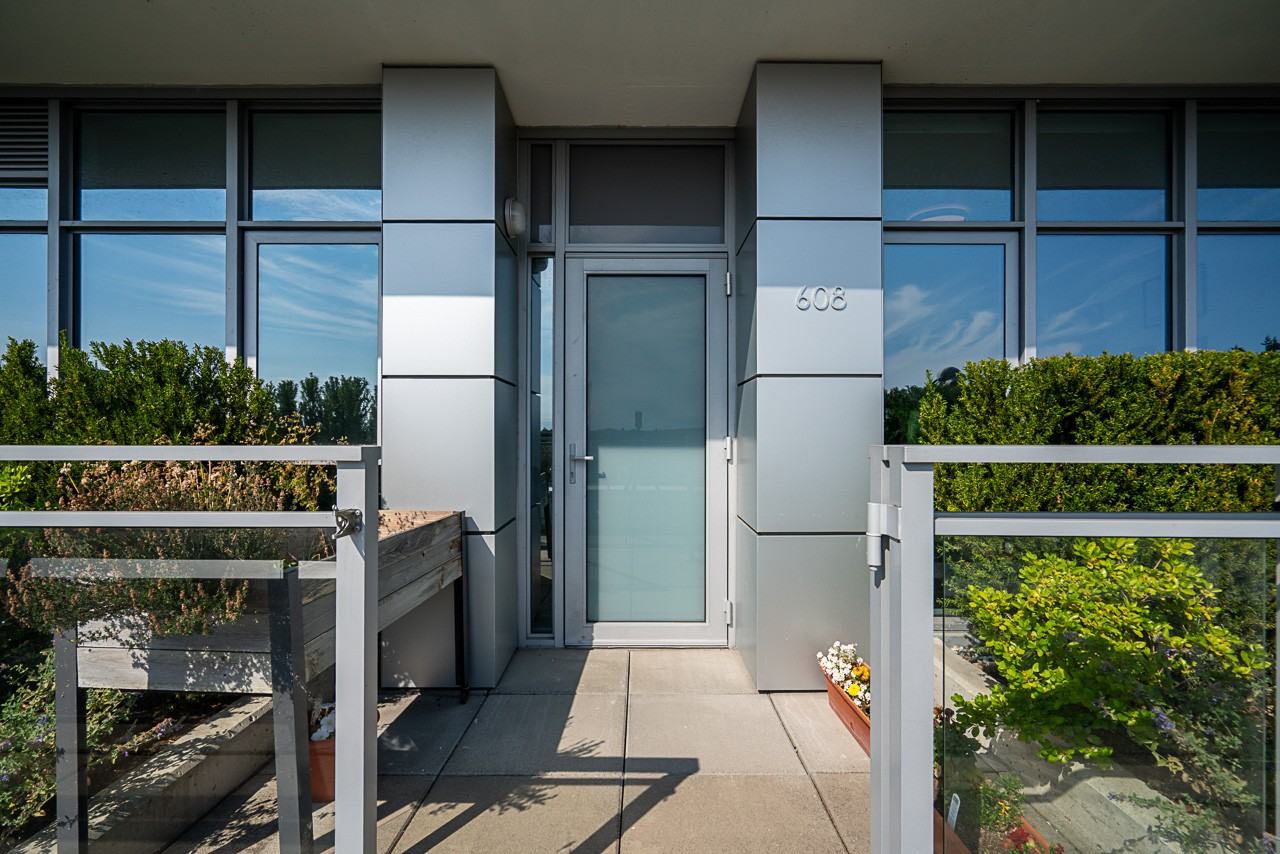 2435 Kingsway - Photo 2