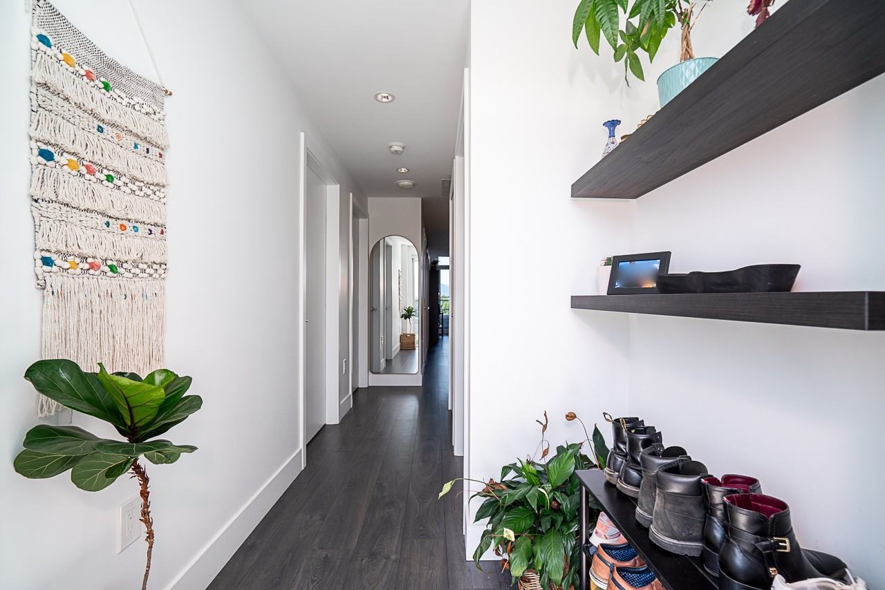 2435 Kingsway - Photo 3