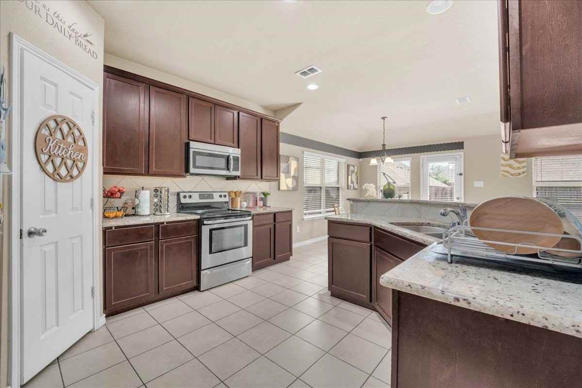 1820 Christopher Creek Dr - Photo 7 of 39