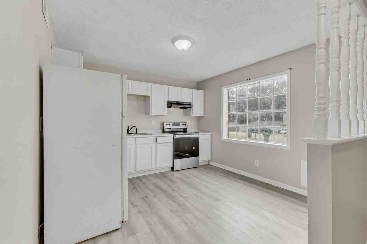 40 Carolane Dr #4 - Photo 4 of 19