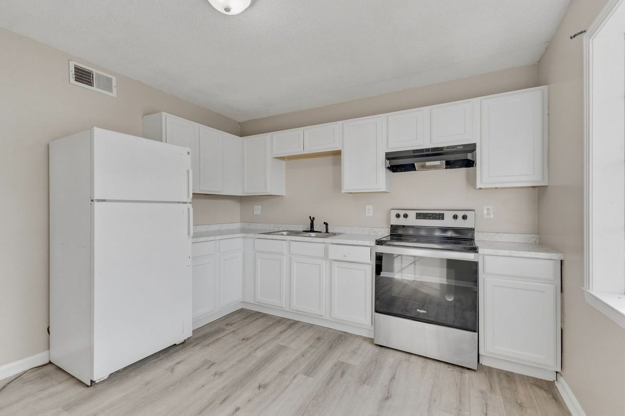 40 Carolane Dr #4 - Photo 5 of 19