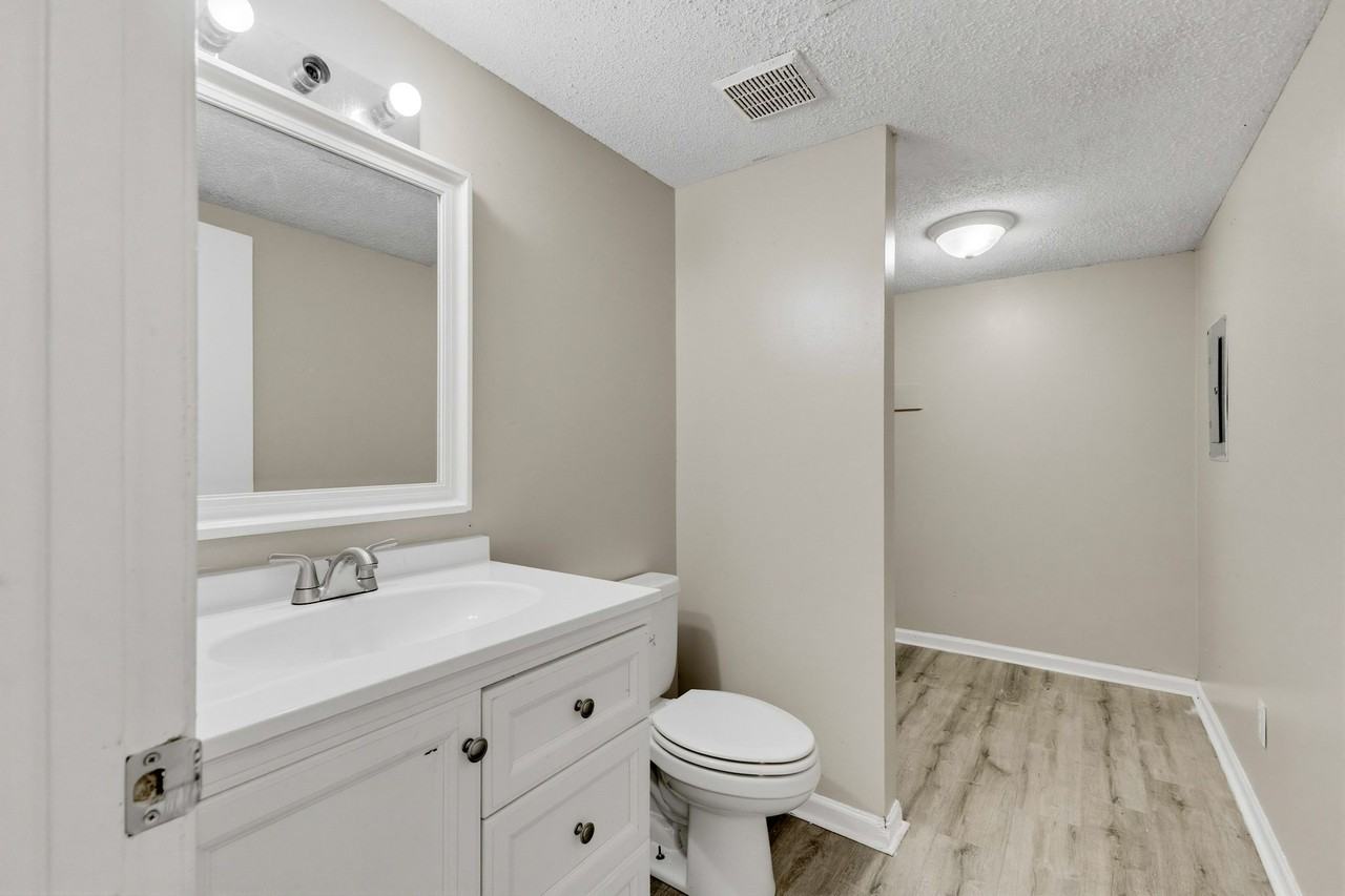 40 Carolane Dr #4 - Photo 7 of 19