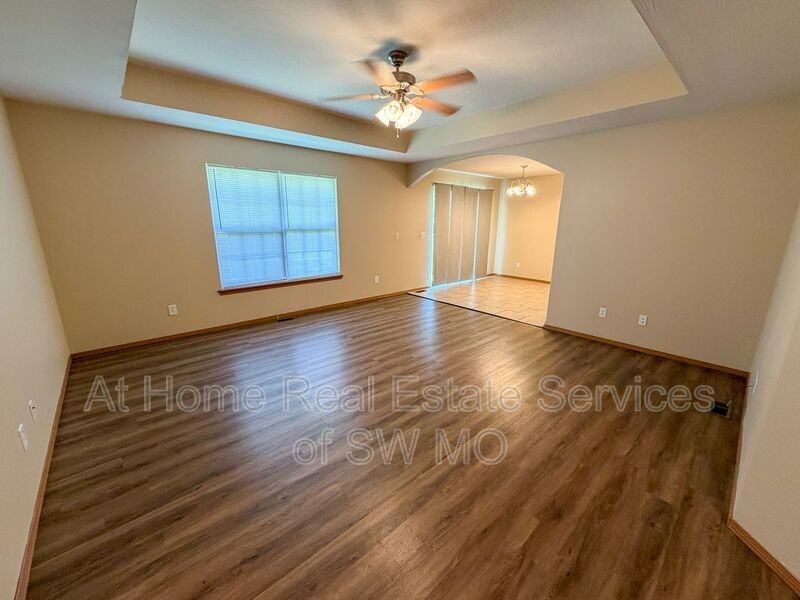 3314 N Marion Ave - Photo 2 of 14