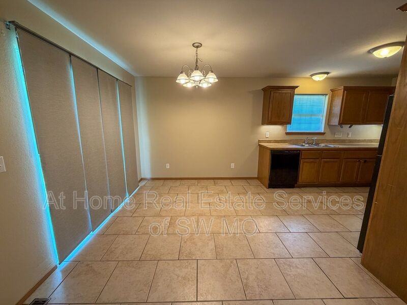 3314 N Marion Ave - Photo 3 of 14