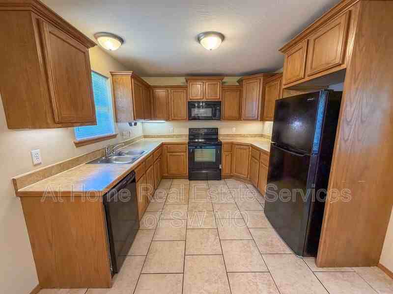 3314 N Marion Ave - Photo 4 of 14