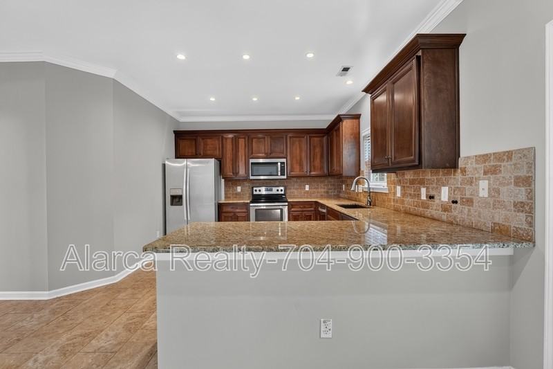 17420 Baldwin Hall Dr - Photo 6 of 38